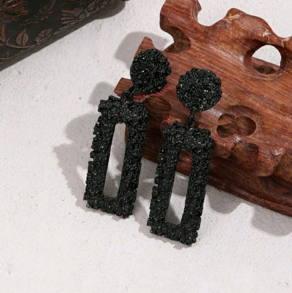 New Black Geometric Earrings - Picture 3 of 5